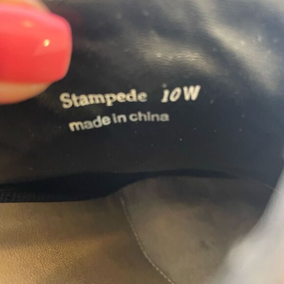 Women's Floral Embroidered Black Shoes - Picture 8 of 8